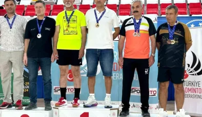 Prof. Dr. Adil Canımoğluz Veteran Badminton Şampiyonasında İki Altın Madalya Kazandı