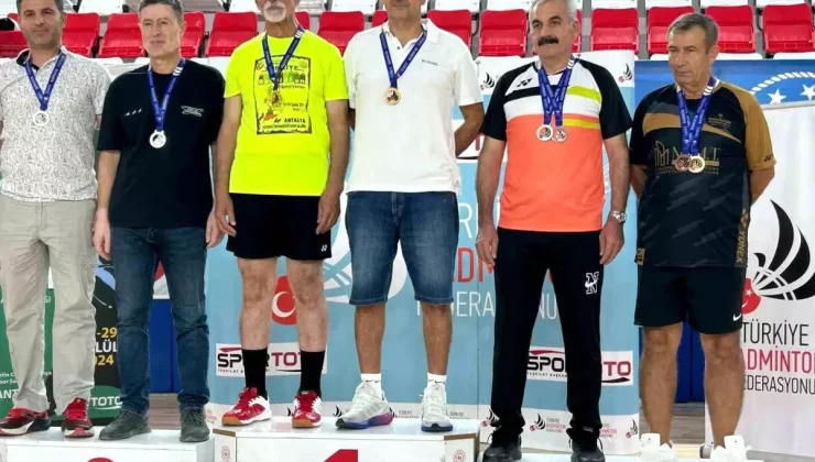 Prof. Dr. Adil Canımoğluz Veteran Badminton Şampiyonasında İki Altın Madalya Kazandı