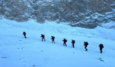 Niğde’de Kayıp Belaruslu Dağcı Kız Kardeşler İçin Arama Çalışmaları Devam Ediyor